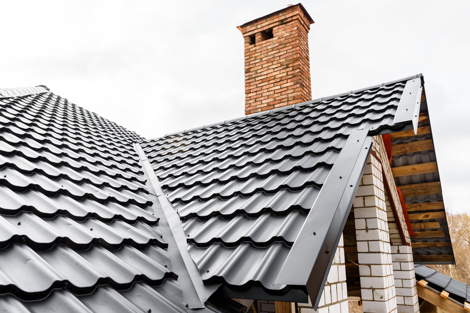 If you are on the hunt for the best roof materials, then look no further than metal. Here are a few major benefits of metal roofing.