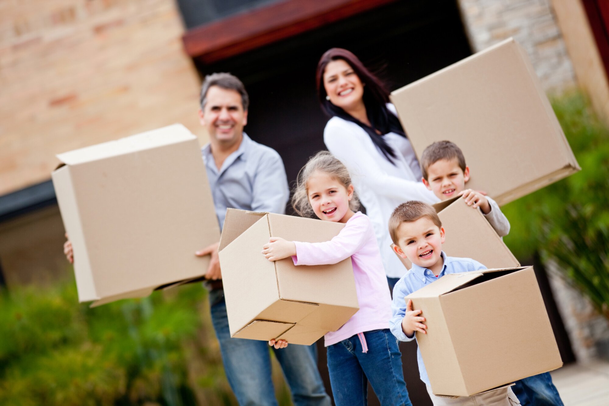 Make moving family-friendly with our help blog. Read on to discover moving tips for families for a stress-free experience here.
